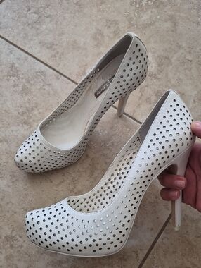 BCBGeneration Perforated Polko Dots, Platform, Leather High Heel Shoes Sz 8.5